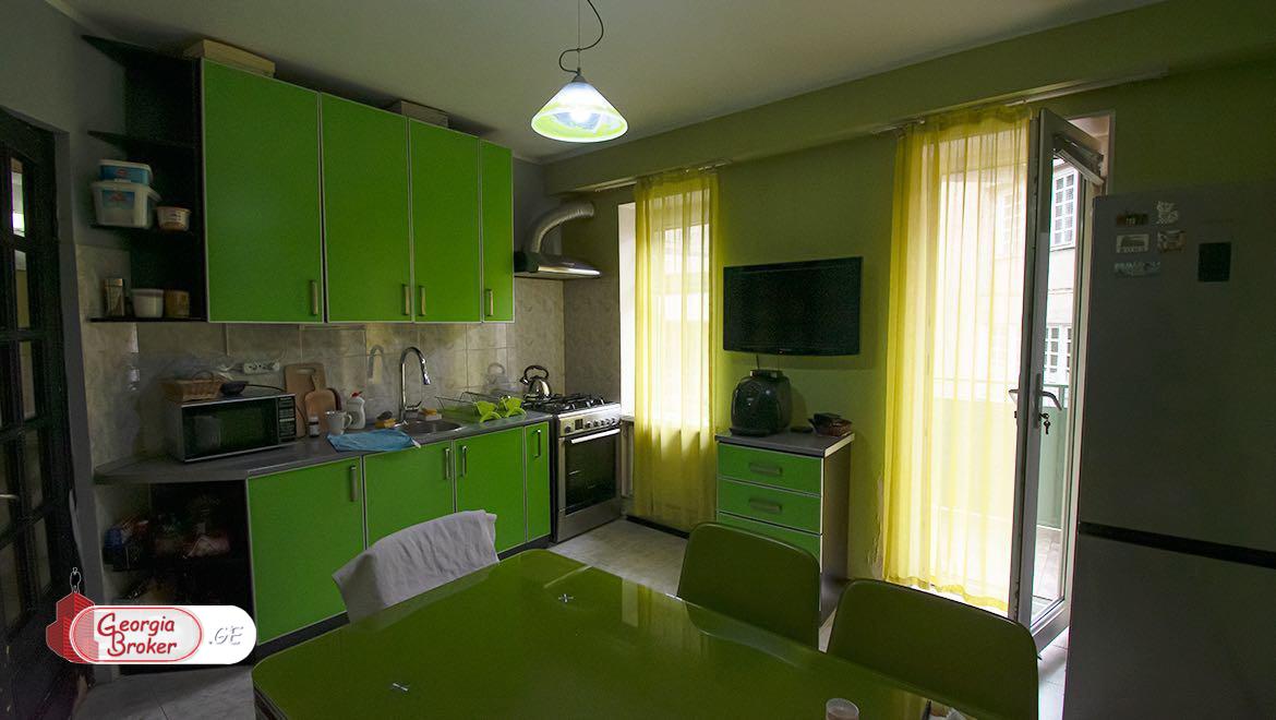 продается квартира с новым ремонтом 3-комнаты