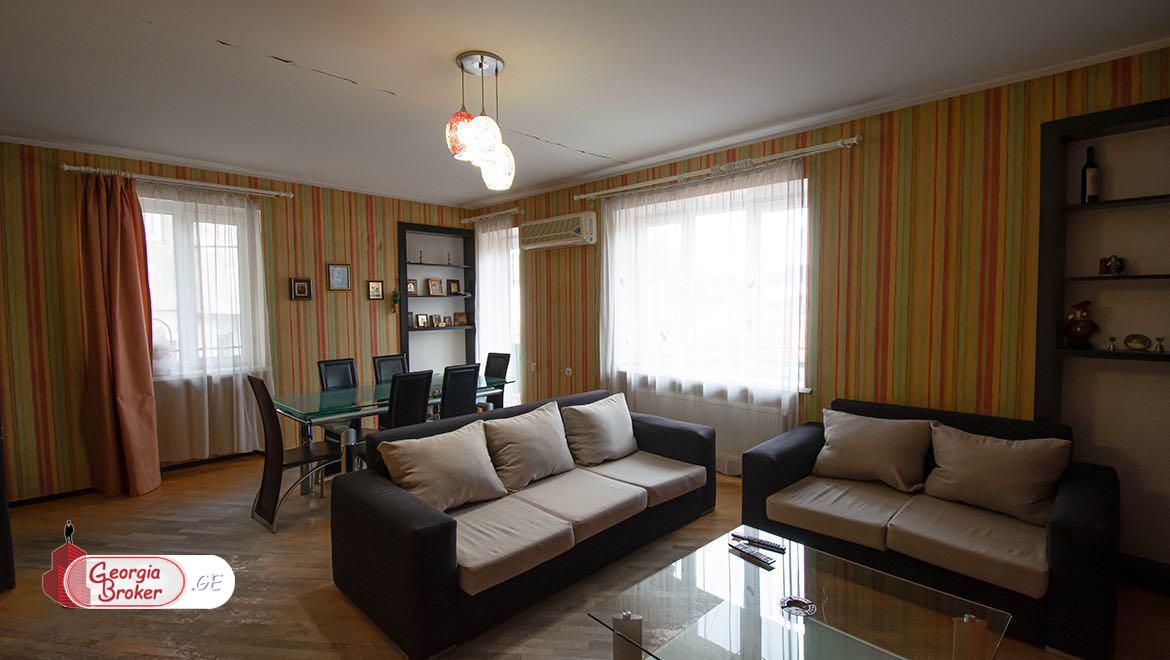 продается квартира с новым ремонтом 3-комнаты