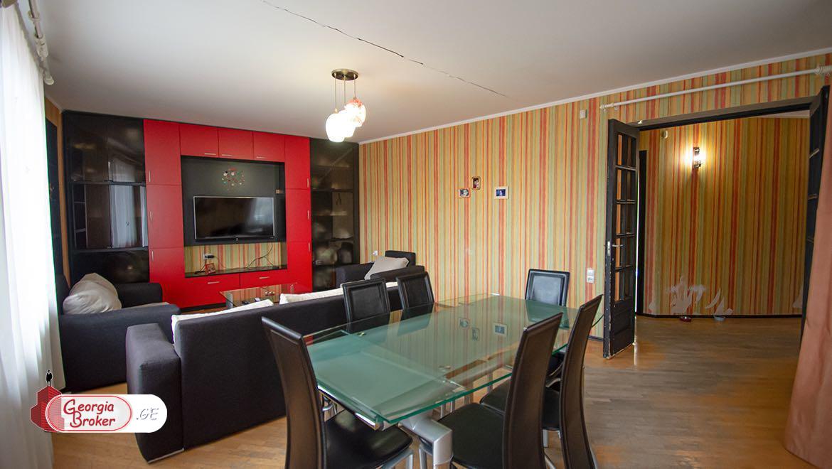 продается квартира с новым ремонтом 3-комнаты