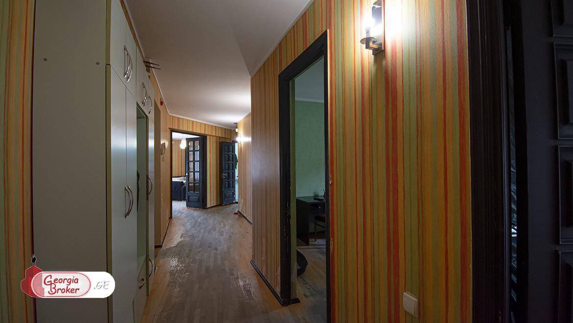 продается квартира с новым ремонтом 3-комнаты