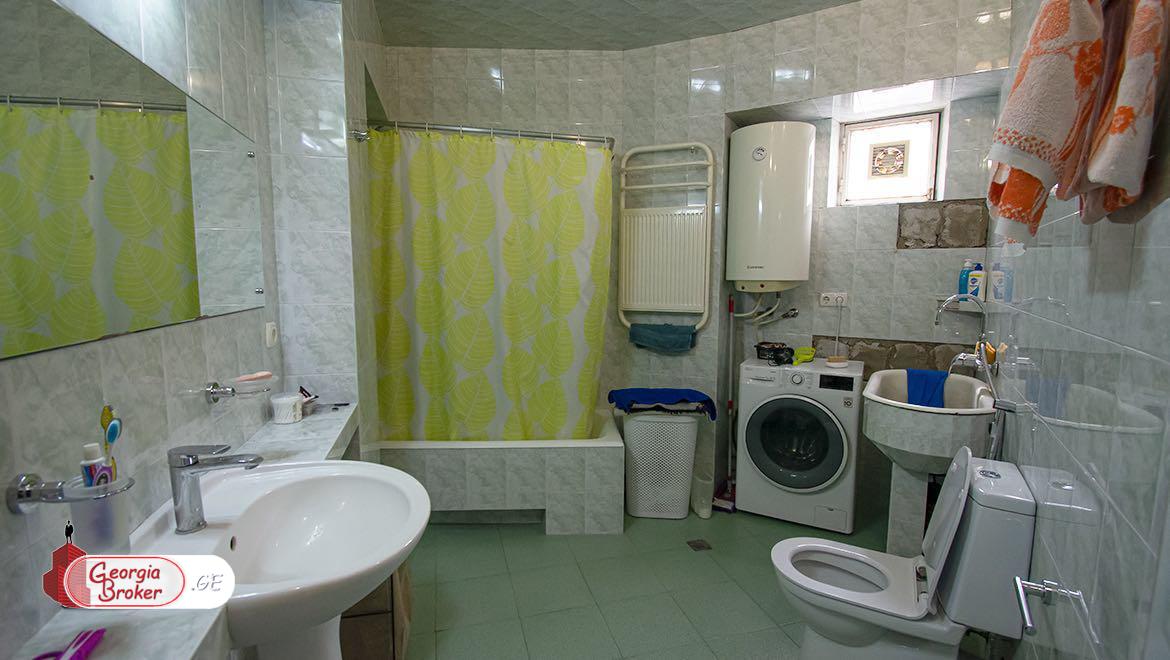 продается квартира с новым ремонтом 3-комнаты