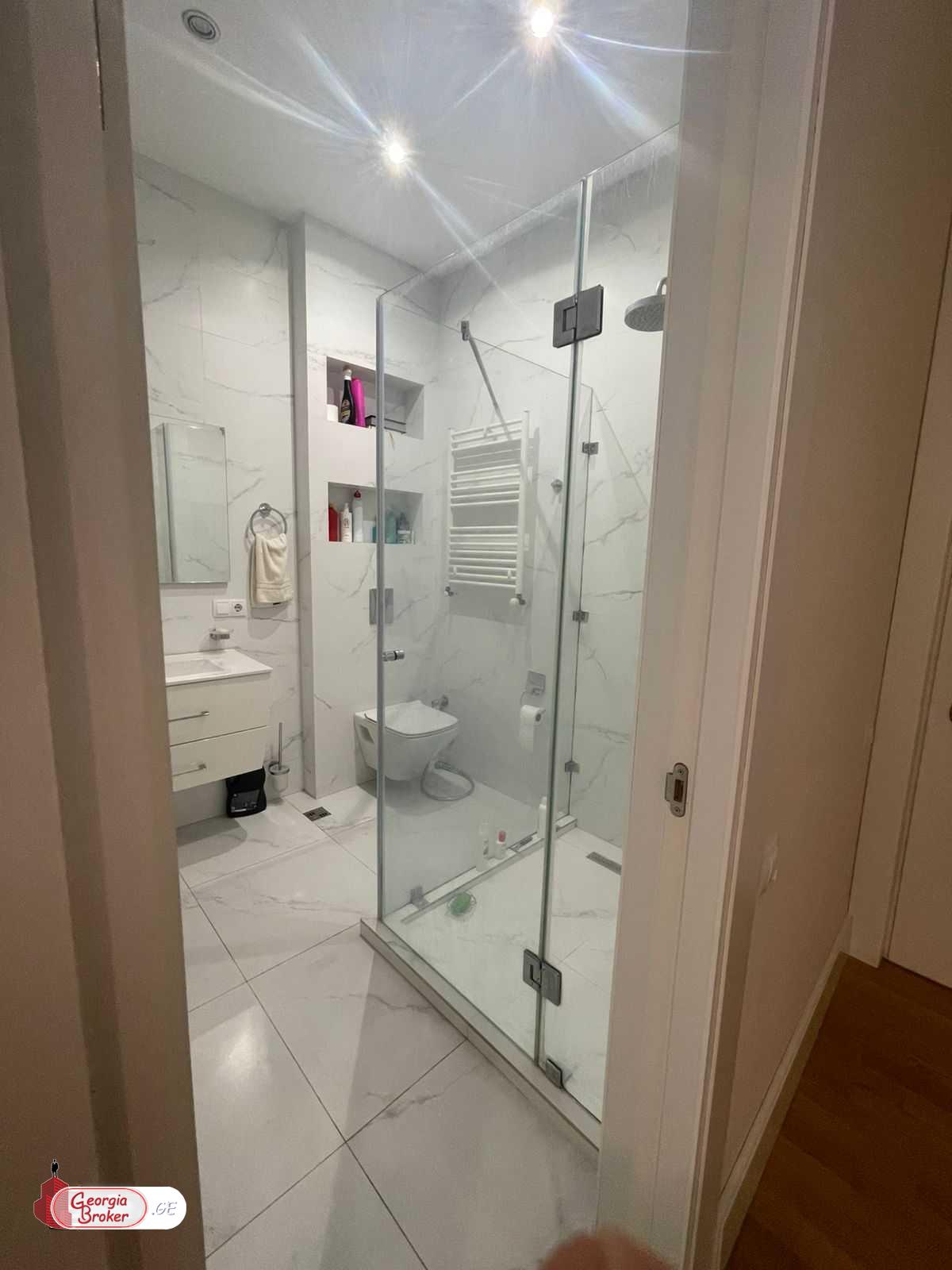 იყიდება ახალი გარემონტებული 3 ოთახიანი ბინა