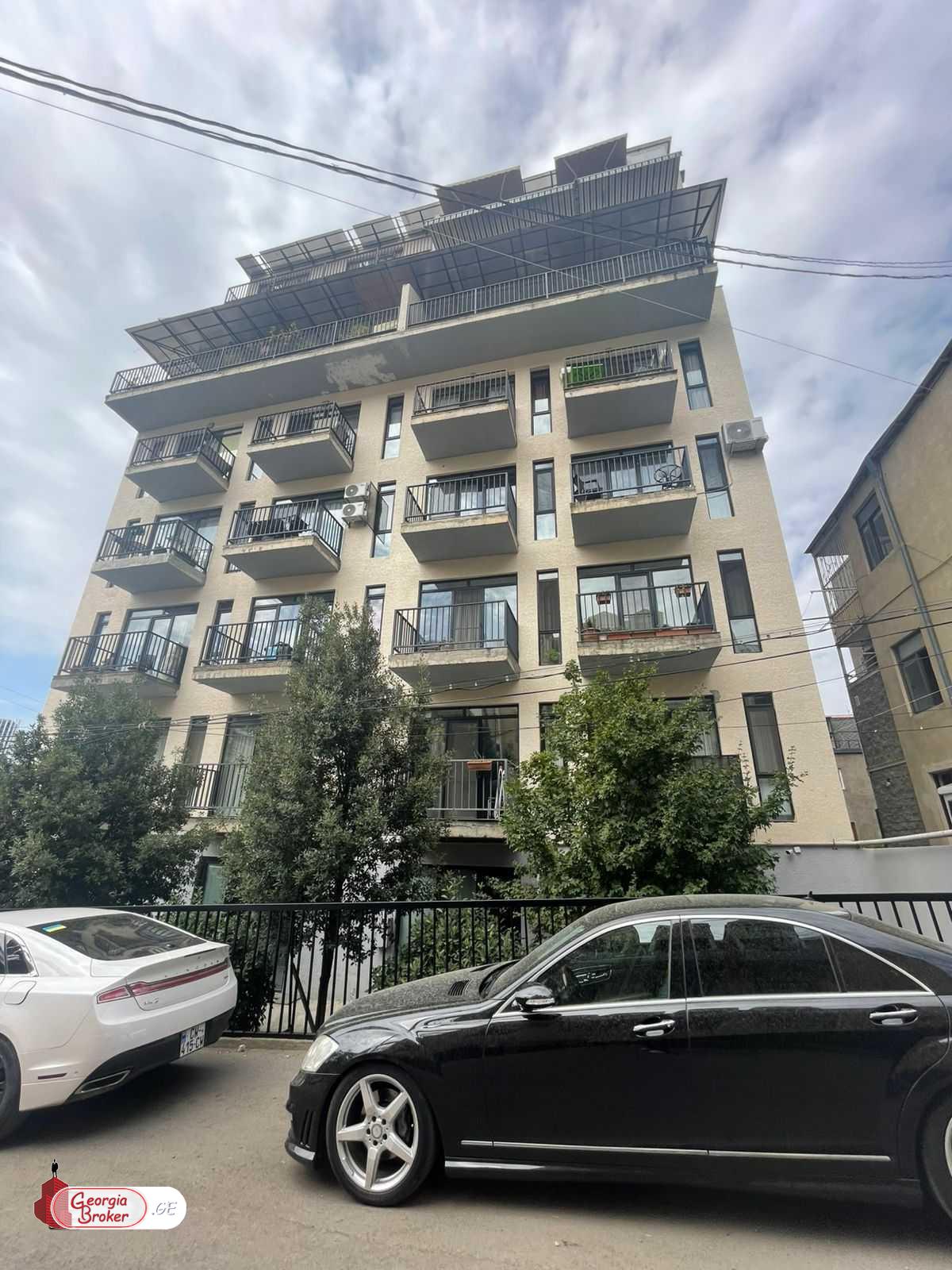 იყიდება ახალი გარემონტებული 3 ოთახიანი ბინა