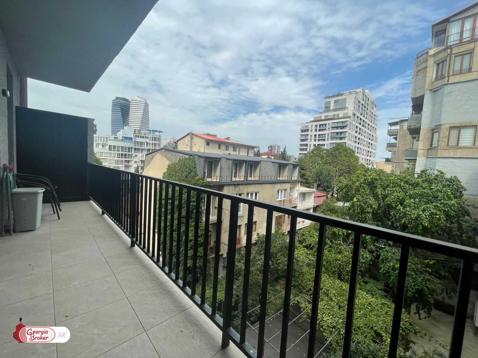 იყიდება ახალი გარემონტებული 3 ოთახიანი ბინა