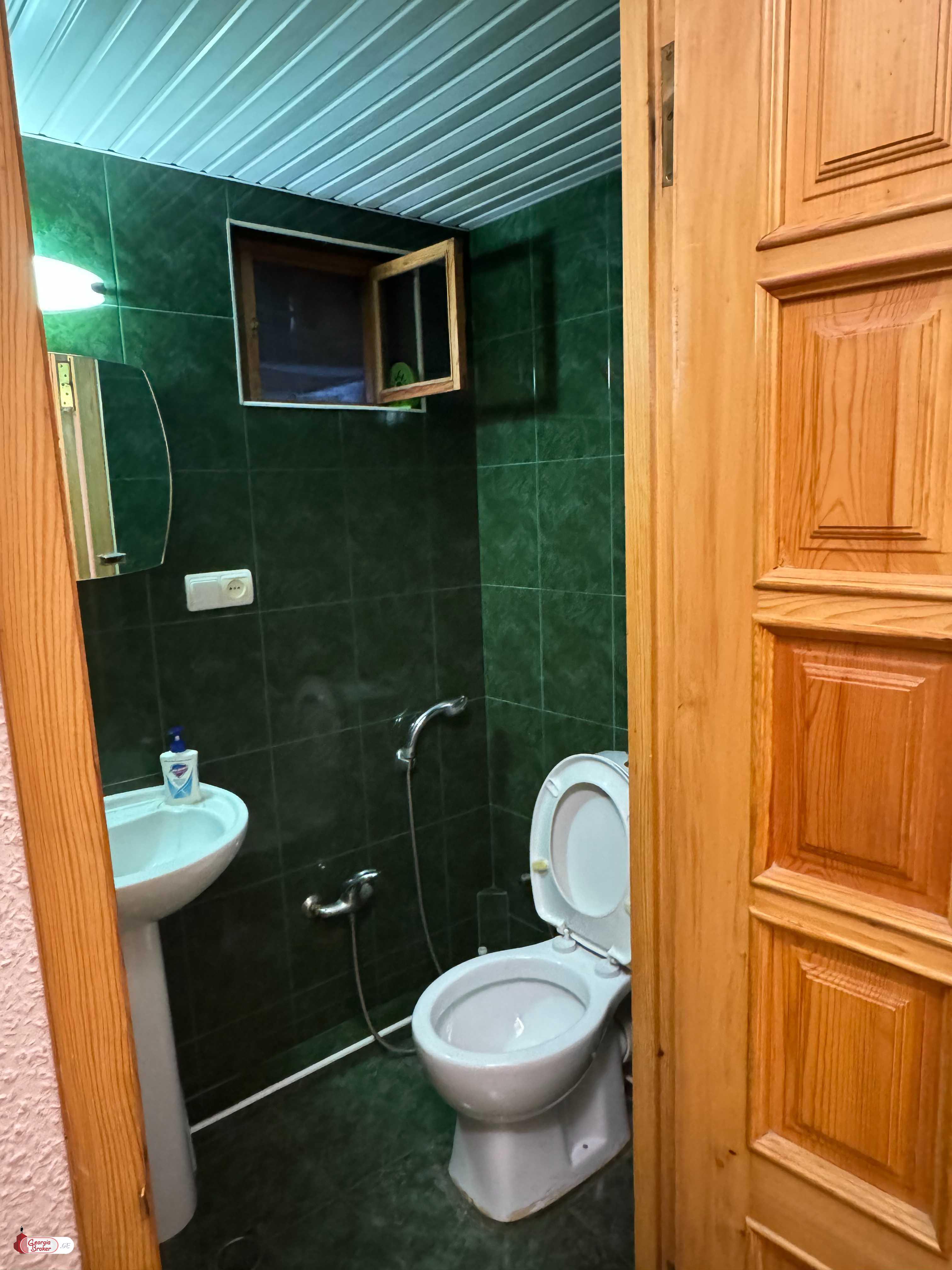 продается квартира с новым ремонтом 5-комнат