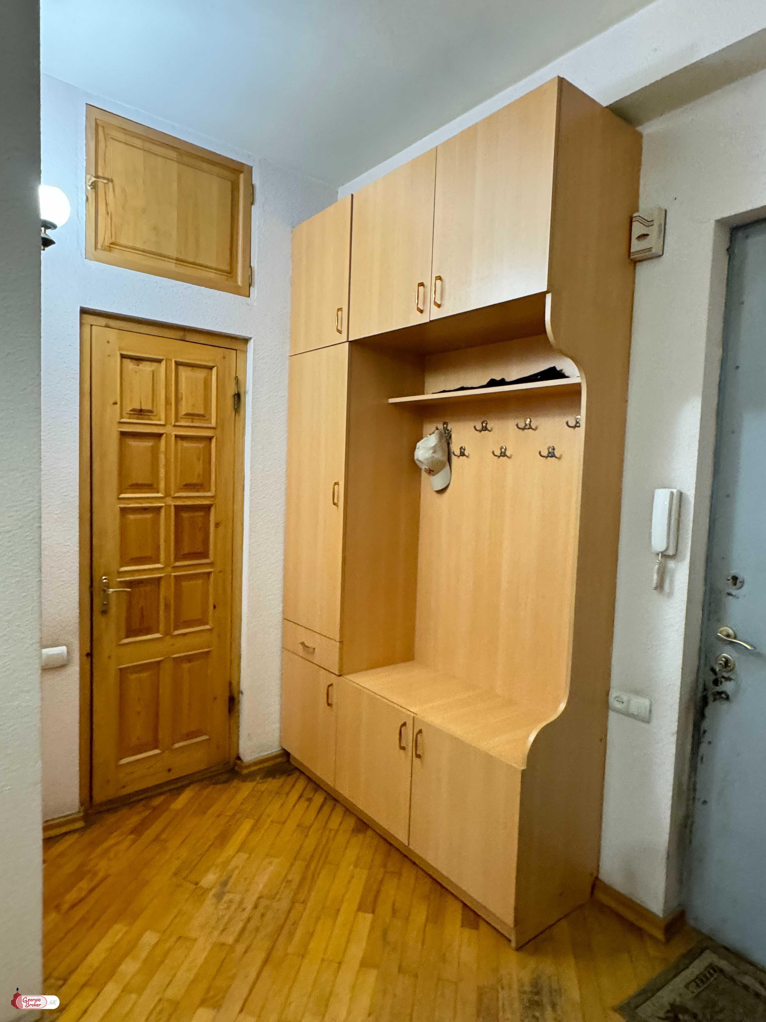 продается квартира с новым ремонтом 5-комнат