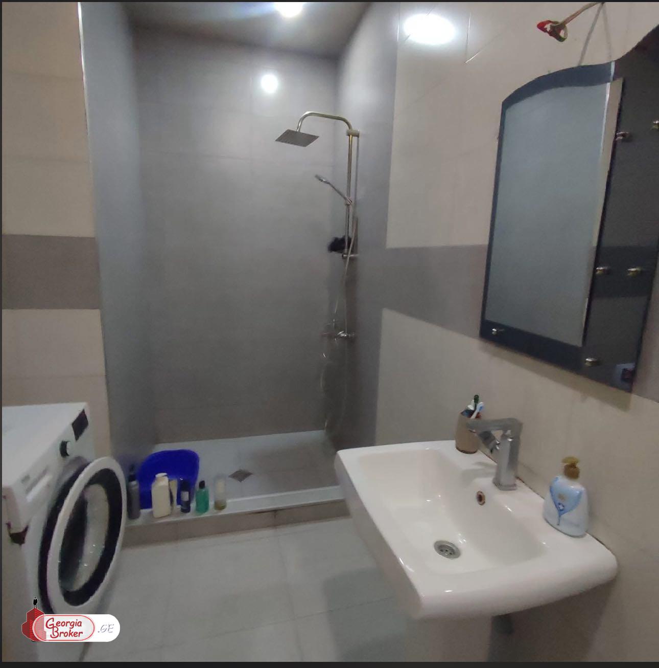 იყიდება ახალი გარემონტებული 3 ოთახიანი ბინა