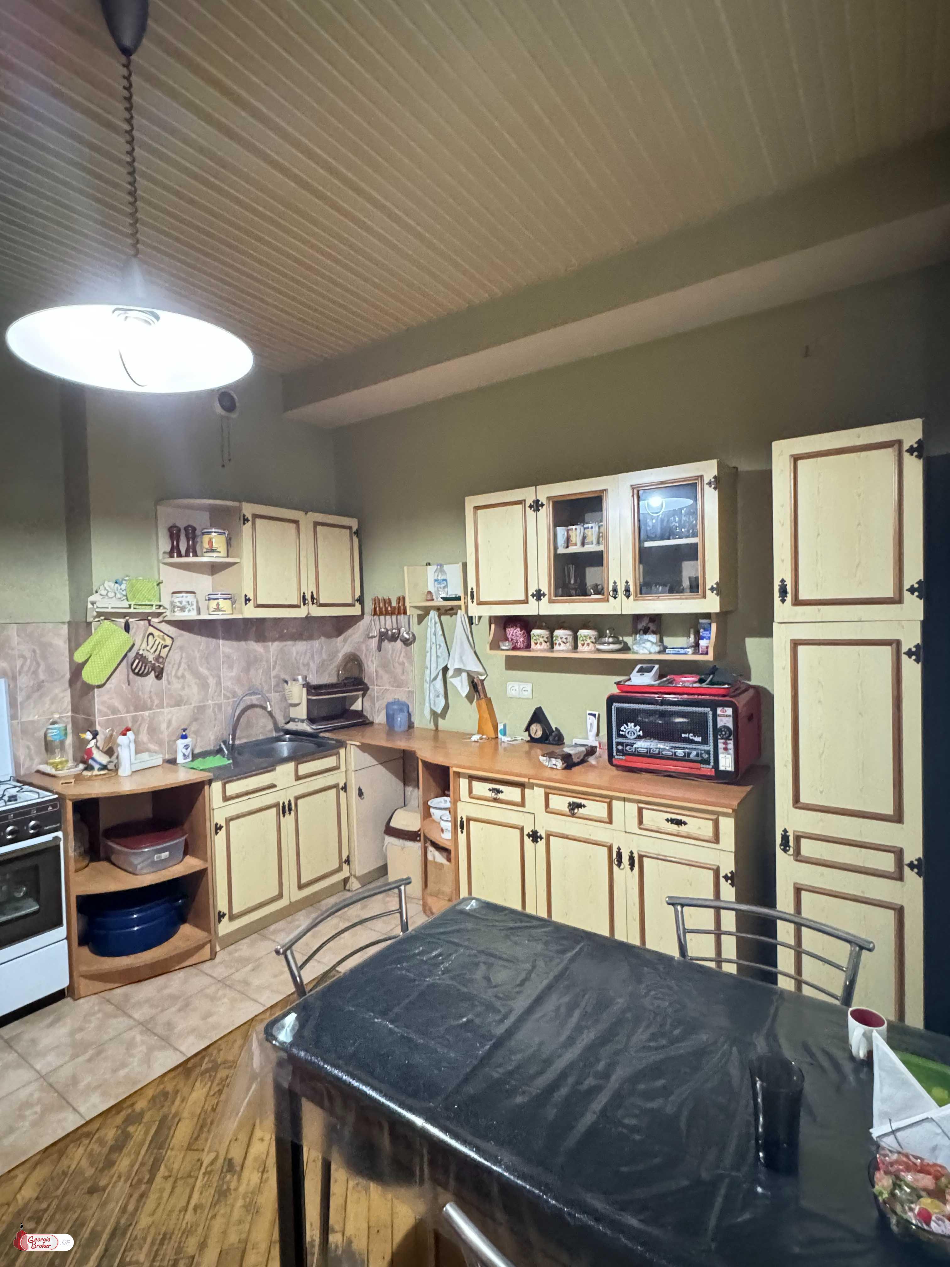 продается квартира с новым ремонтом 5-комнат