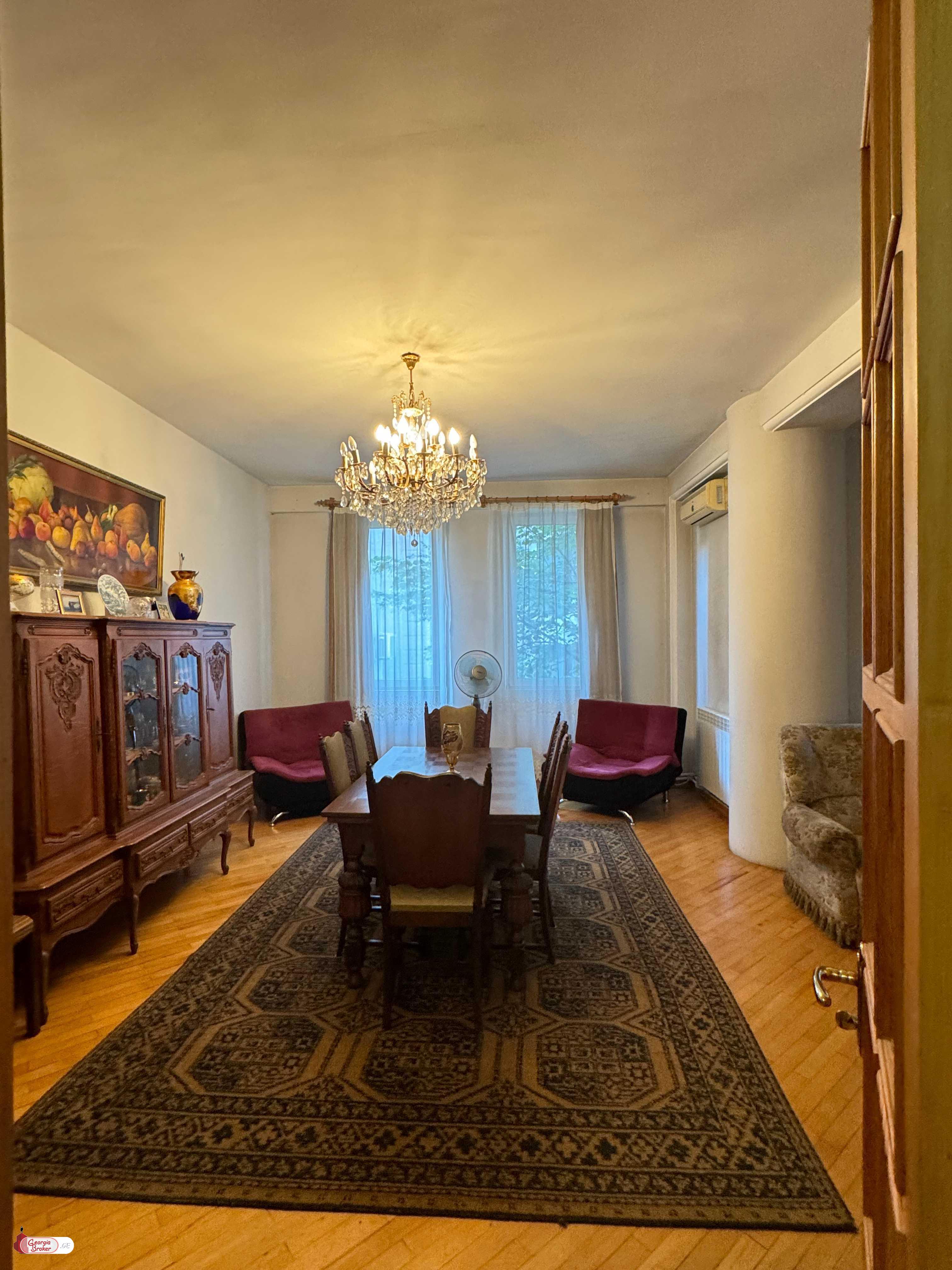 продается квартира с новым ремонтом 5-комнат