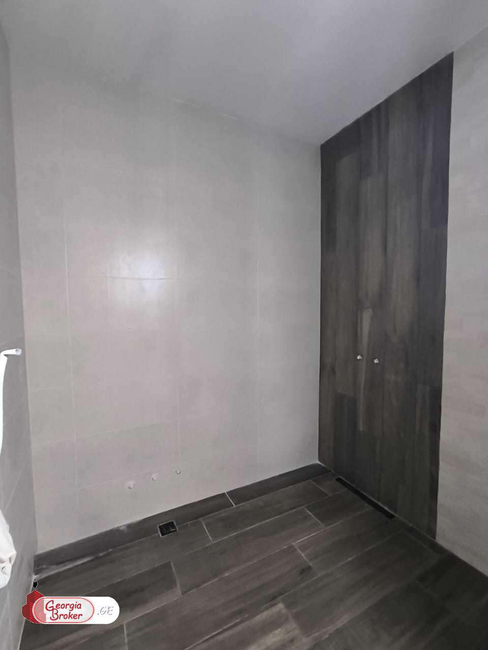 იყიდება ახალი გარემონტებული 3 ოთახიანი ბინა