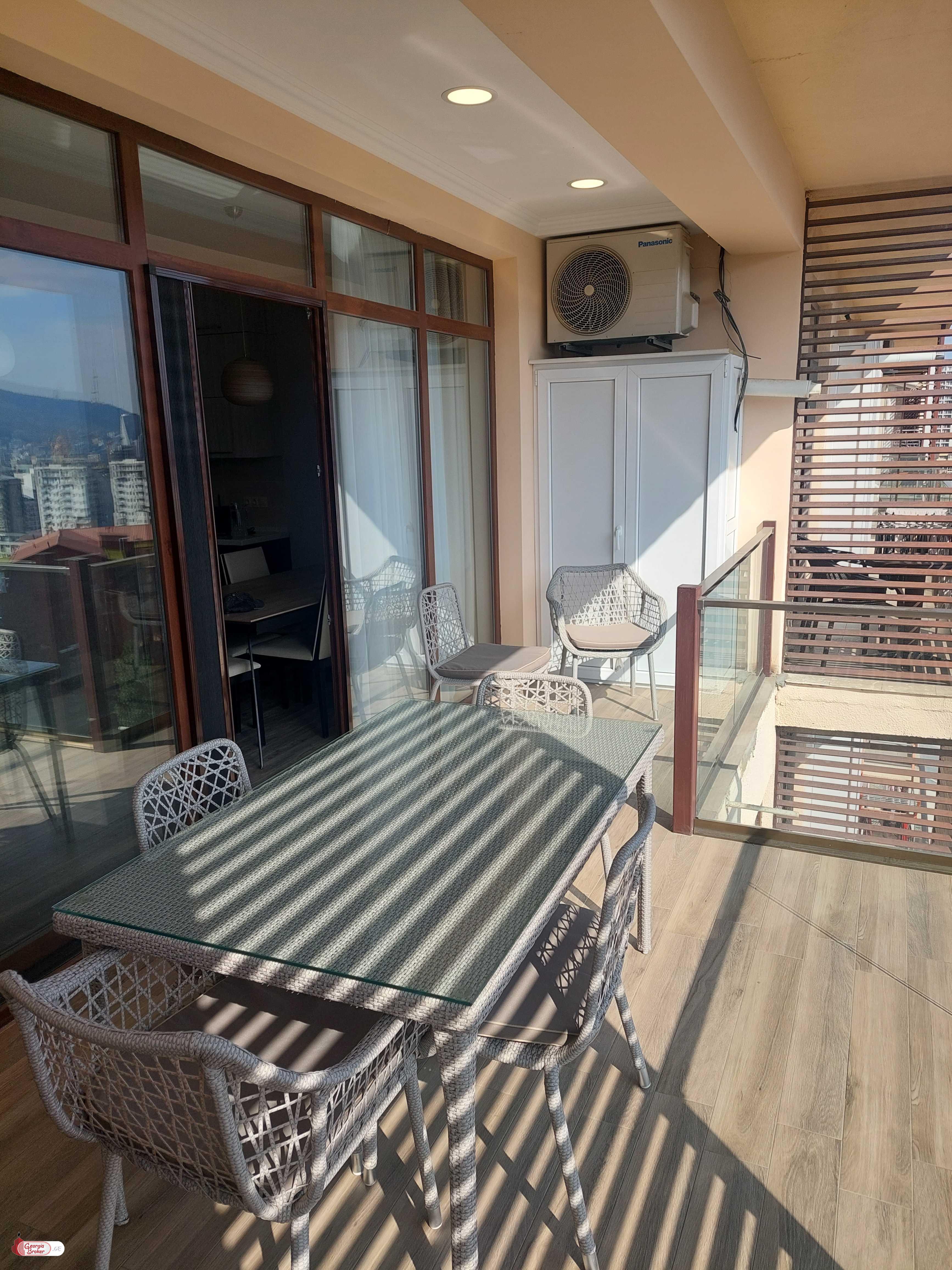 продается квартира с новым ремонтом 3-комнаты