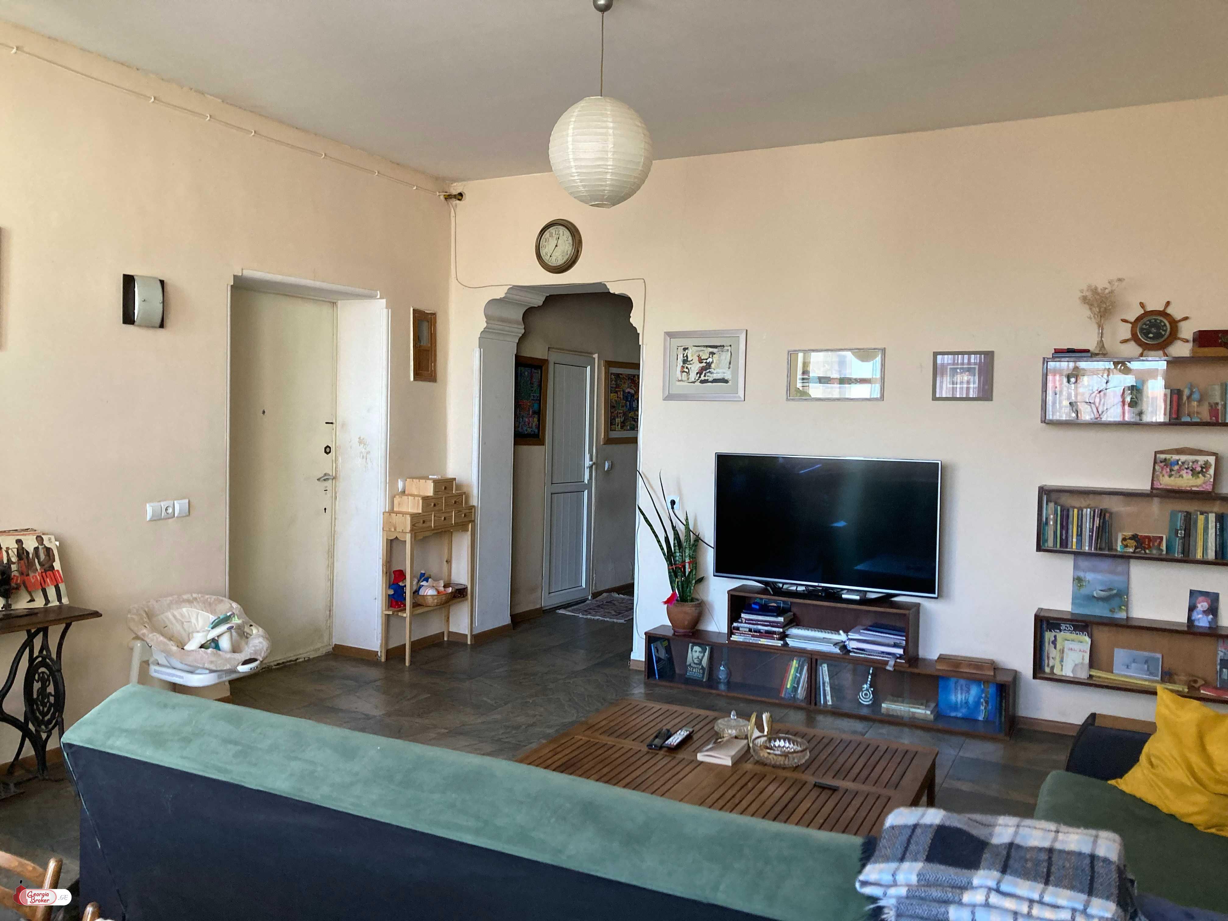 nearly repaired 3-room apartment for sale