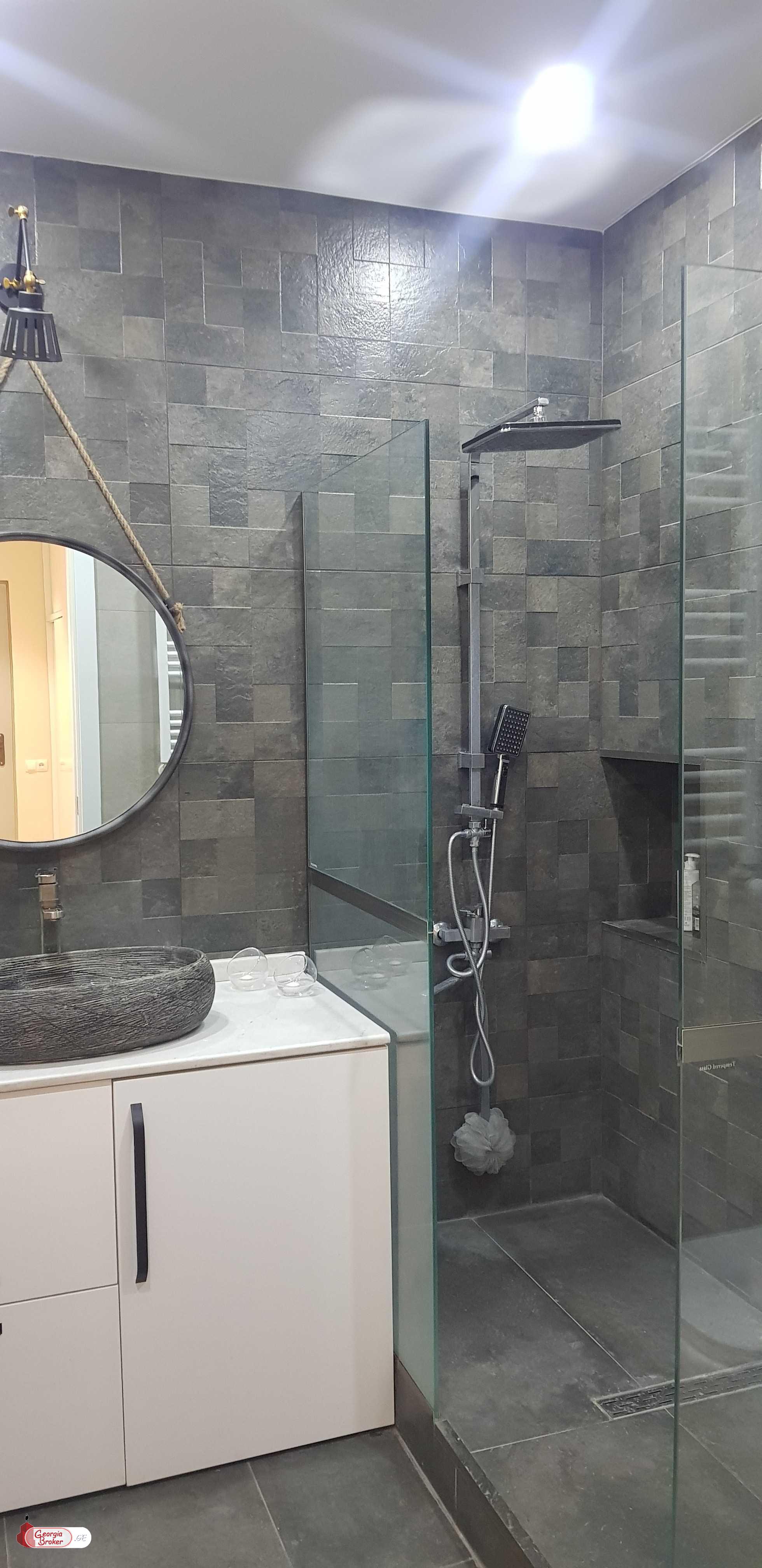 იყიდება ახალი გარემონტებული 2 ოთახიანი ბინა