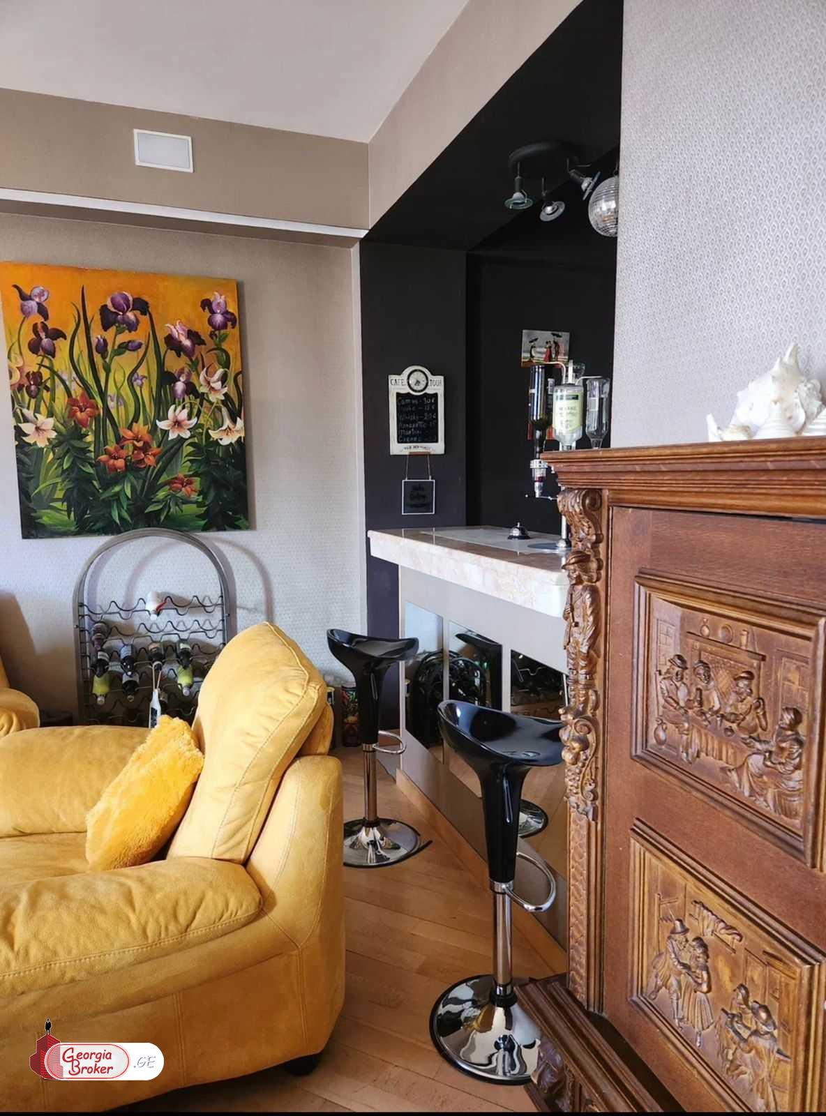 продается квартира с новым ремонтом 5-комнат