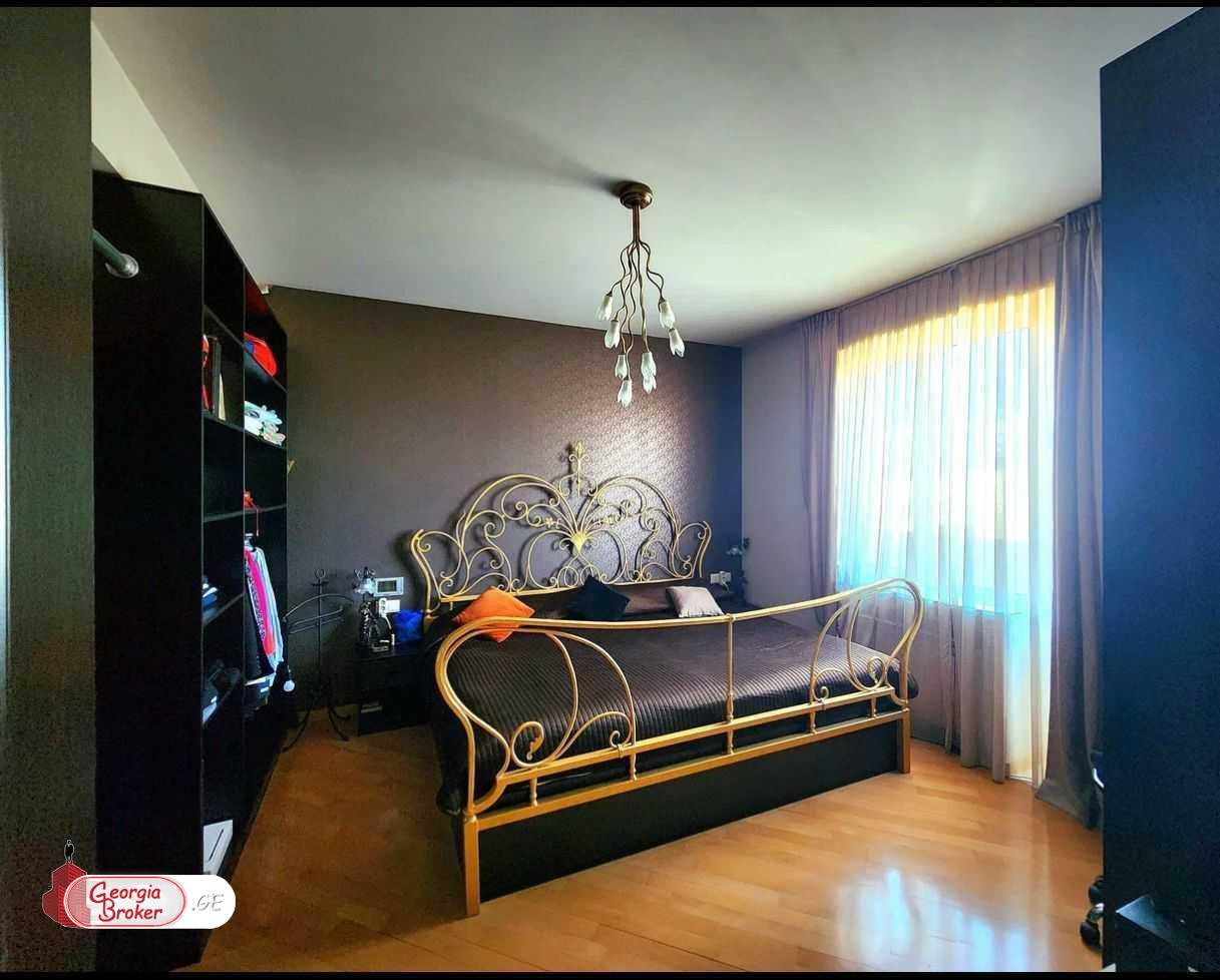 продается квартира с новым ремонтом 5-комнат