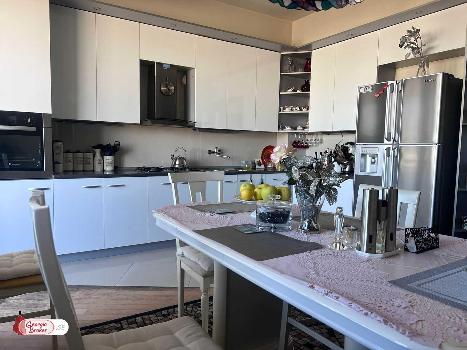 продается квартира с новым ремонтом 5-комнат