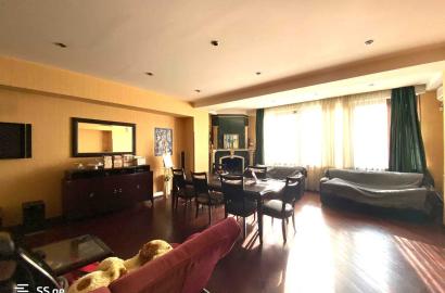 იყიდება ახალი გარემონტებული 8 ოთახიანი ბინა