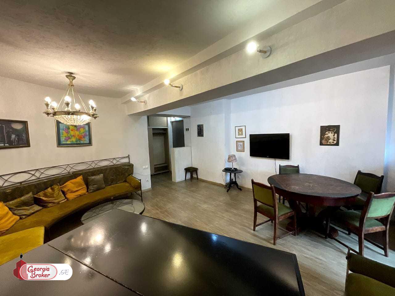 продается квартира с новым ремонтом 4-комнаты