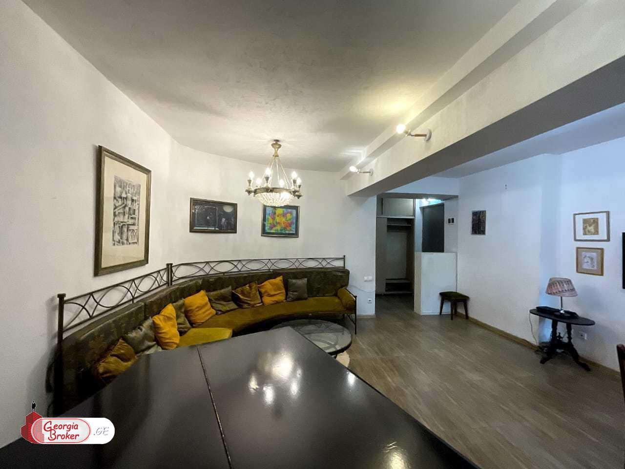 продается квартира с новым ремонтом 4-комнаты