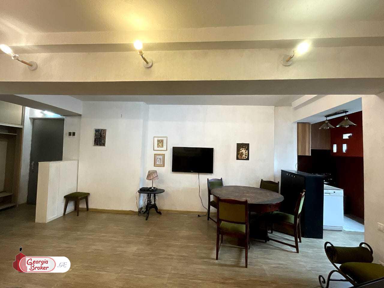 продается квартира с новым ремонтом 4-комнаты