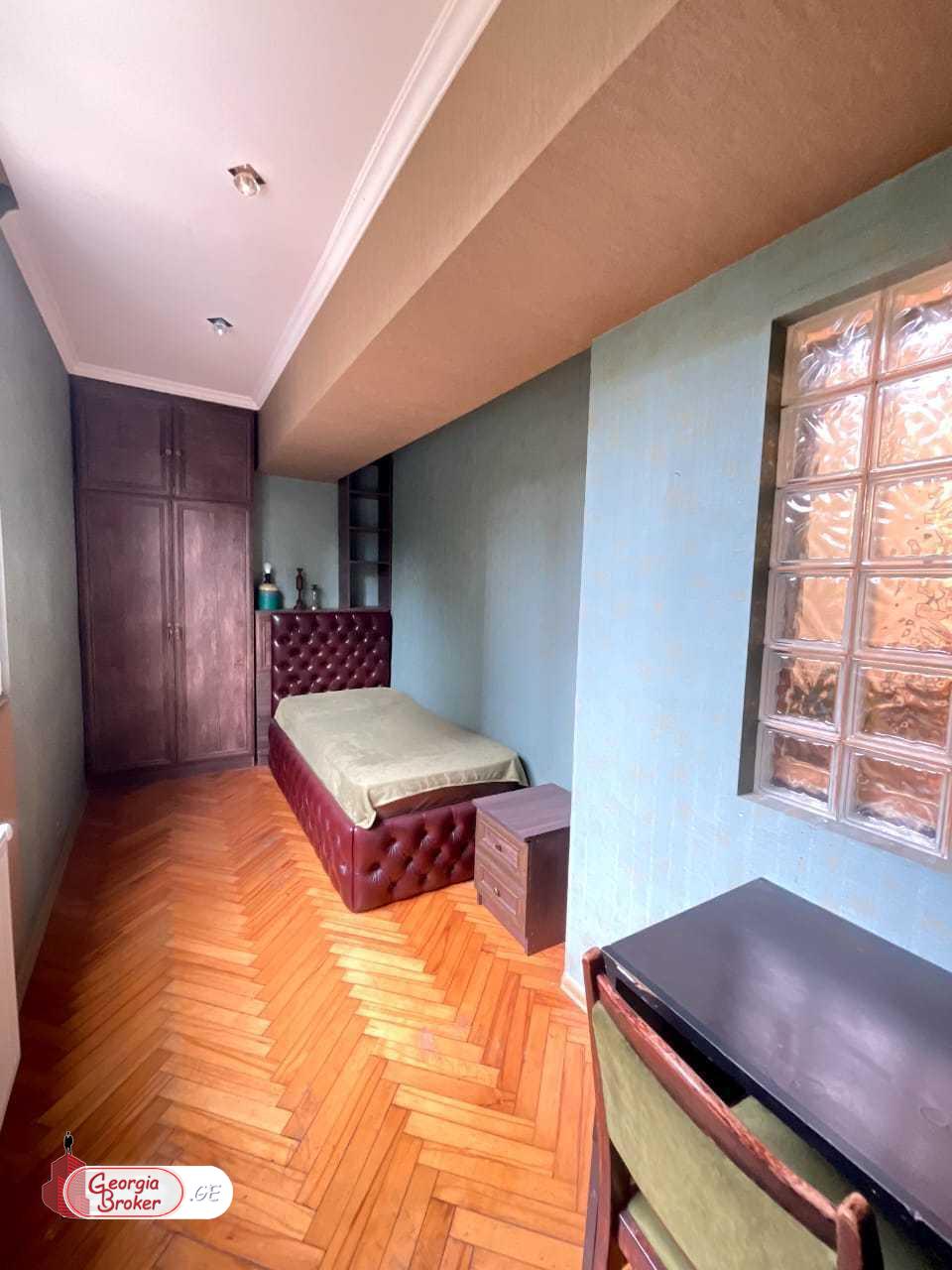 продается квартира с новым ремонтом 4-комнаты