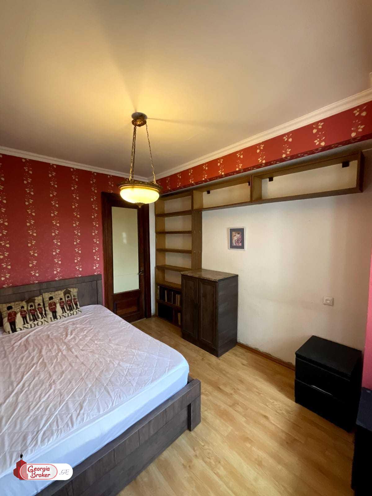 продается квартира с новым ремонтом 4-комнаты