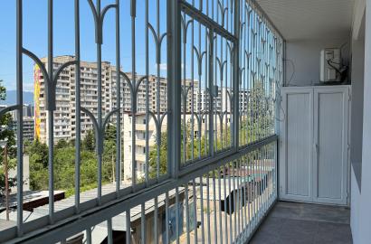 продается квартира с новым ремонтом 5-комнат