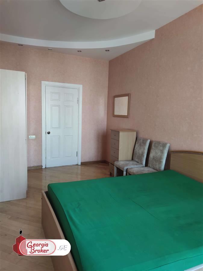 продается квартира с новым ремонтом 3-комнаты