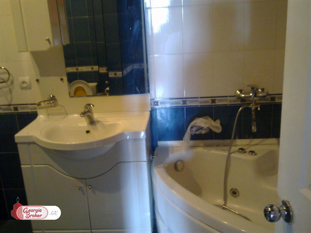 продается квартира с новым ремонтом 3-комнаты