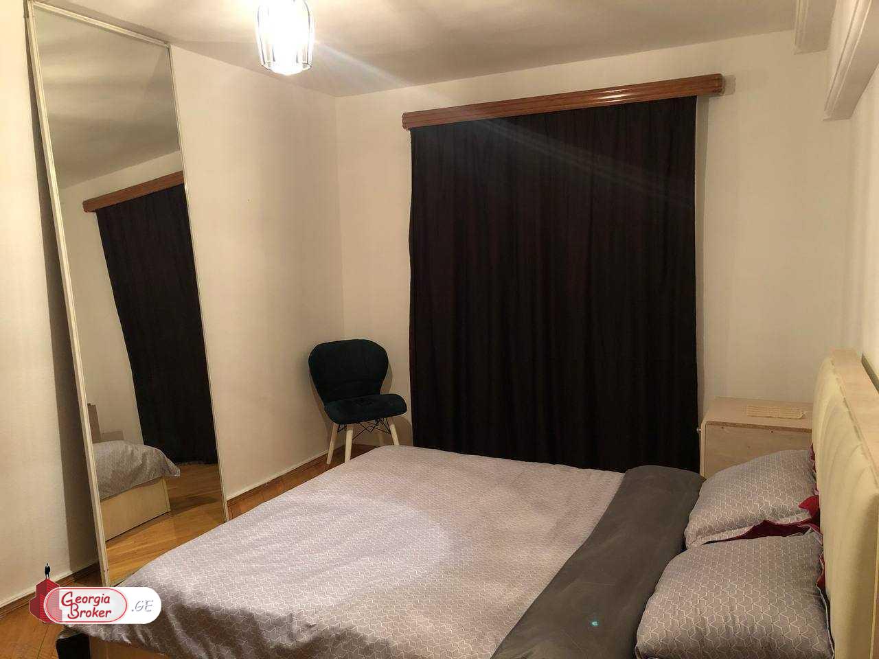 продается квартира со старым ремонтом 3-комнаты