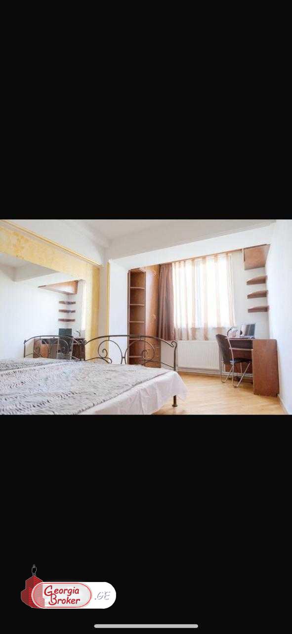 продается квартира со старым ремонтом 3-комнаты