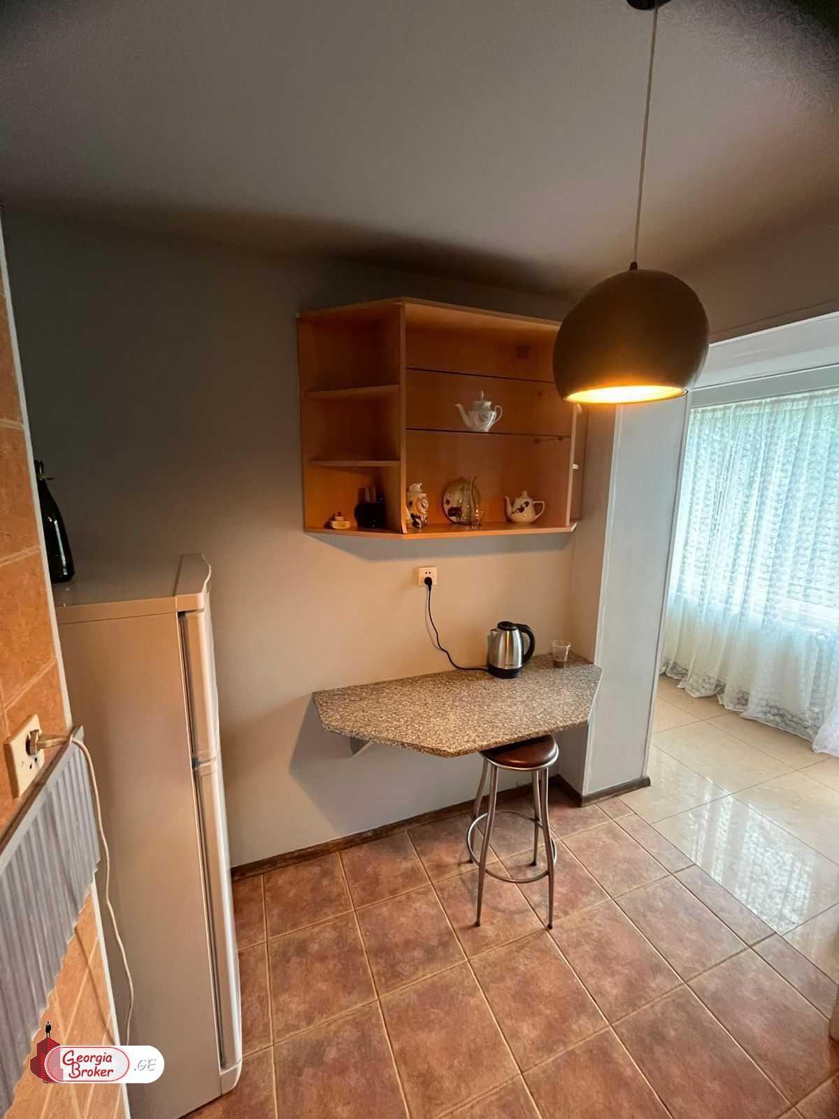 продается квартира с новым ремонтом 4-комнаты