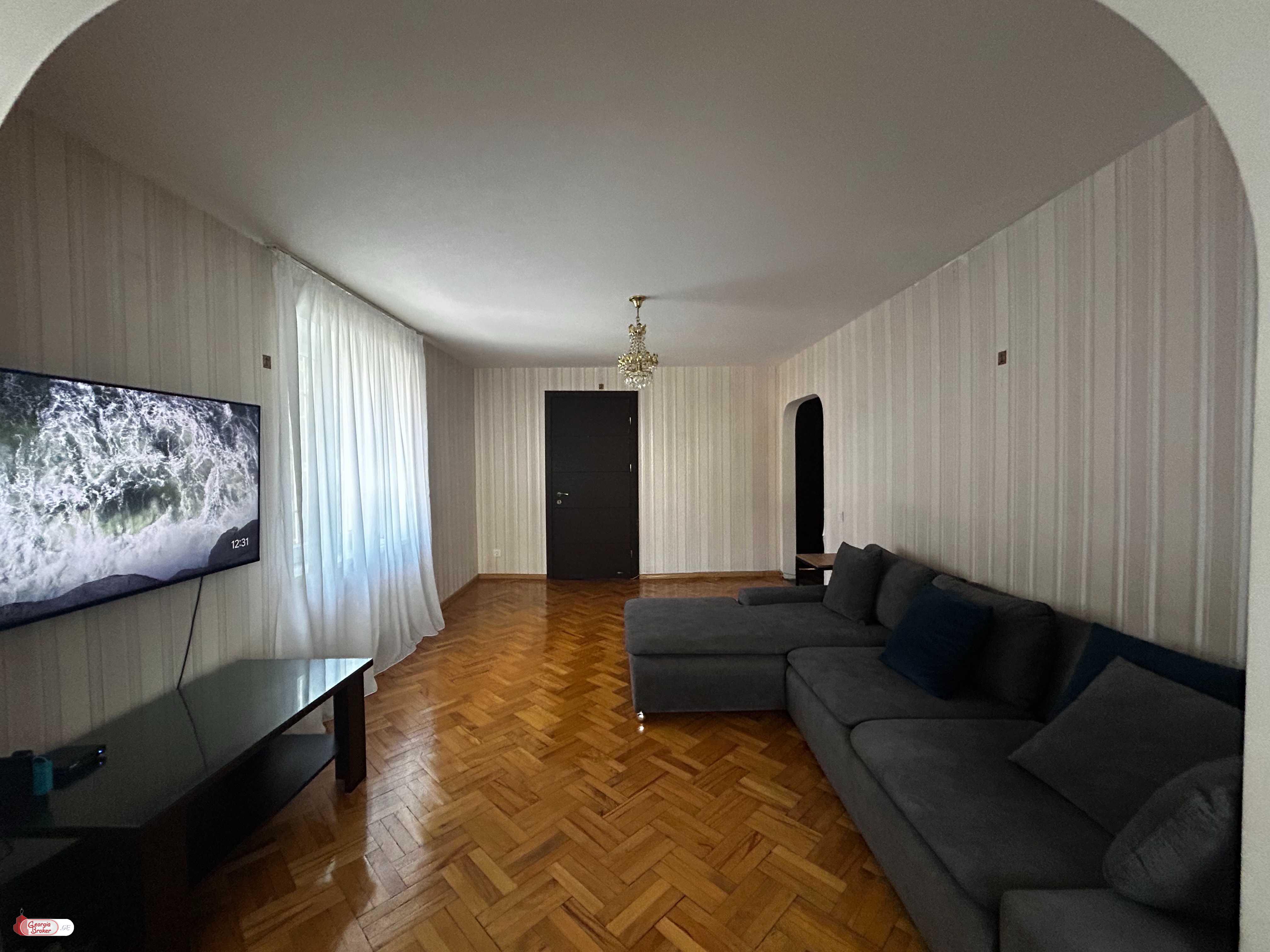 продается квартира с новым ремонтом 3-комнаты