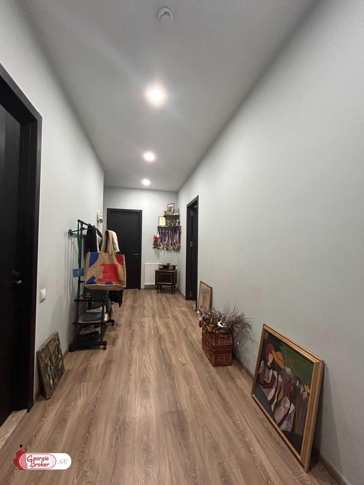 продается квартира с новым ремонтом 3-комнаты