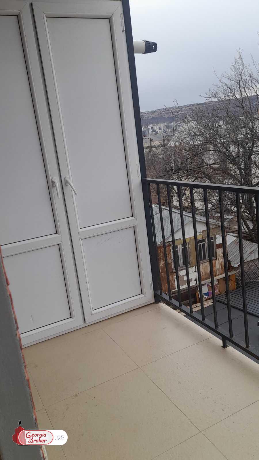 продается квартира с новым ремонтом 3-комнаты