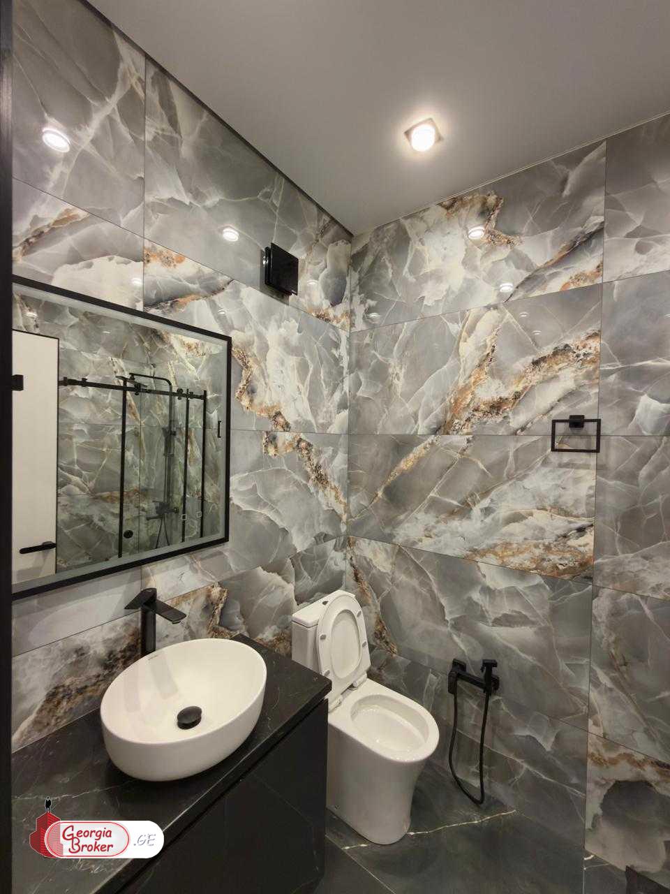 продается квартира с новым ремонтом 3-комнаты