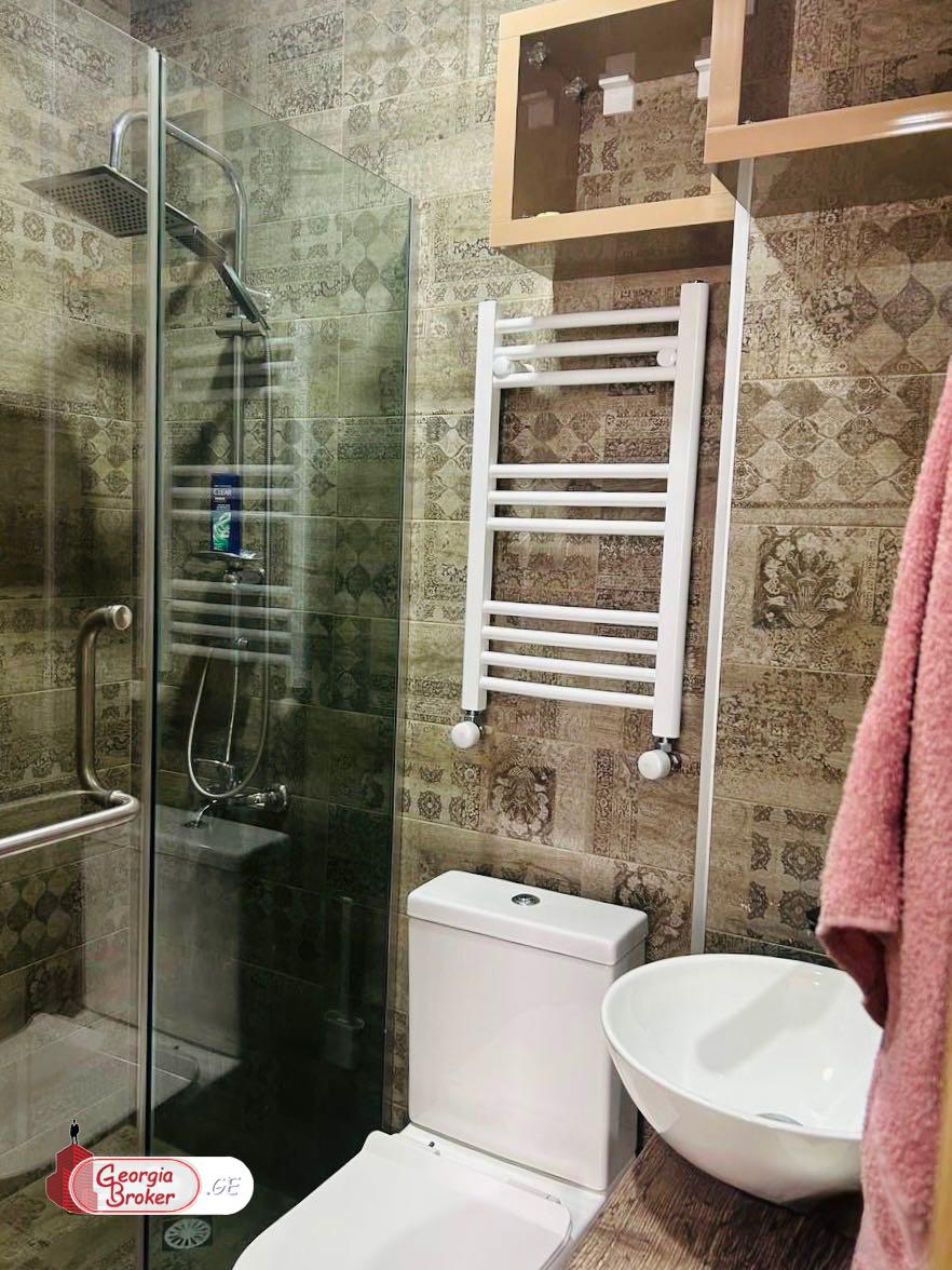 იყიდება ახალი გარემონტებული 3 ოთახიანი ბინა