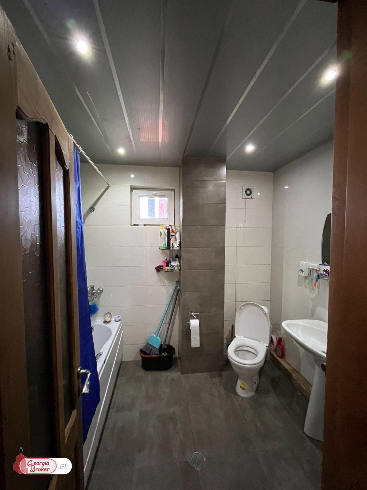 იყიდება ახალი გარემონტებული 6 ოთახიანი ბინა