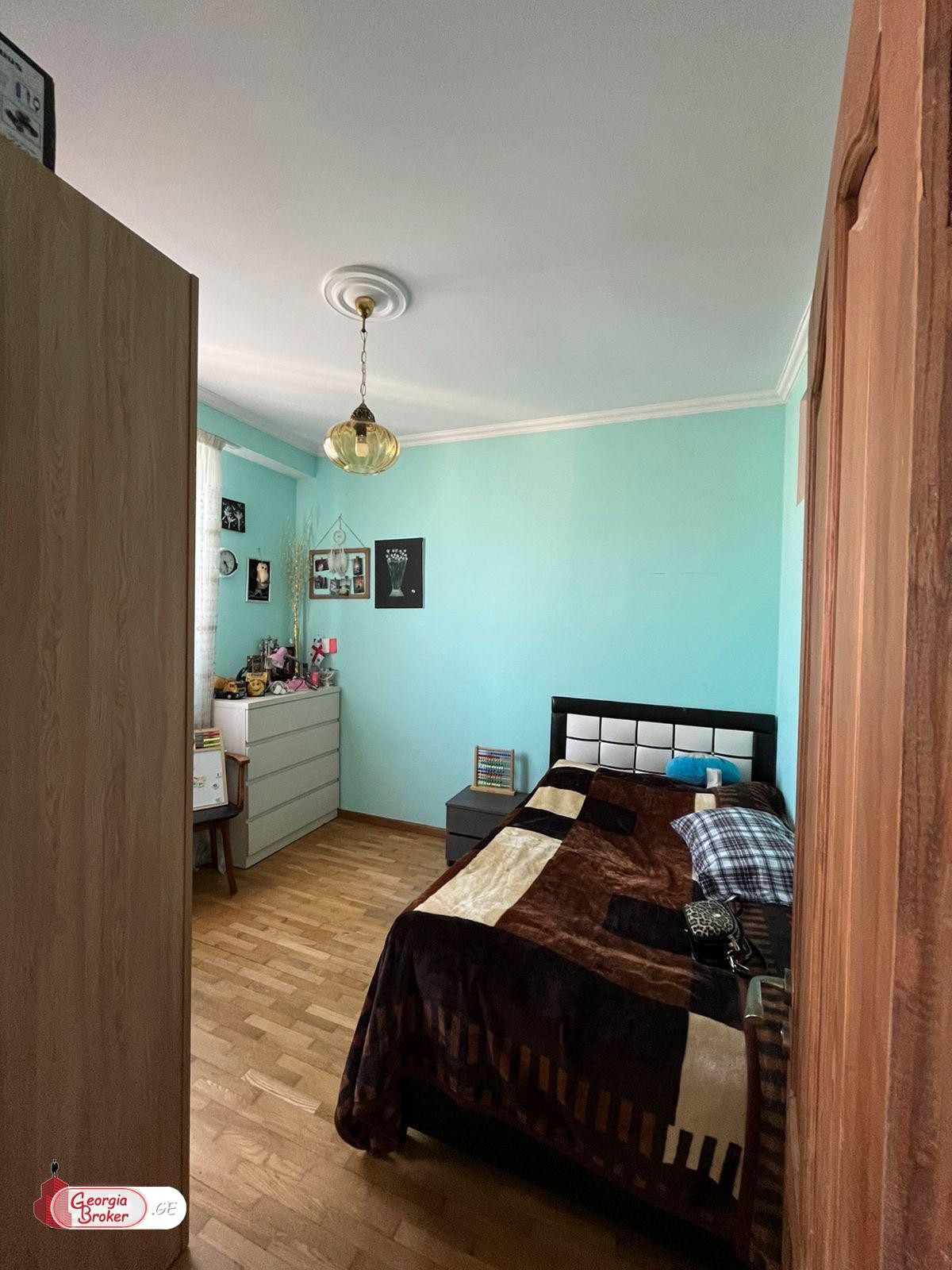 იყიდება ახალი გარემონტებული 6 ოთახიანი ბინა