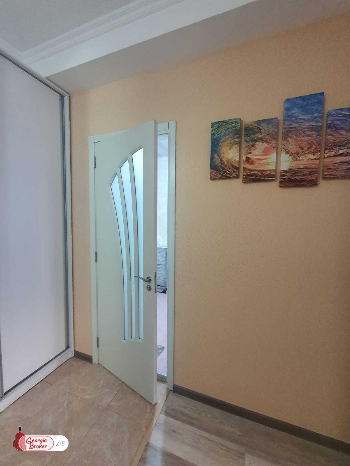 nearly repaired 2-room apartment for sale