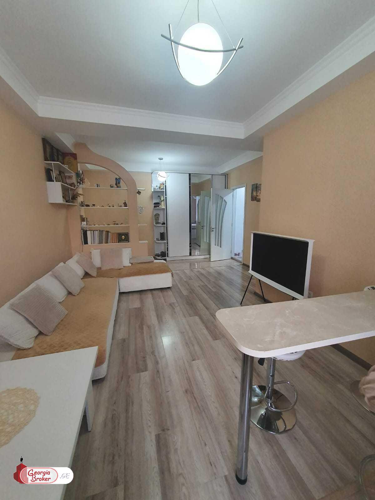 nearly repaired 2-room apartment for sale