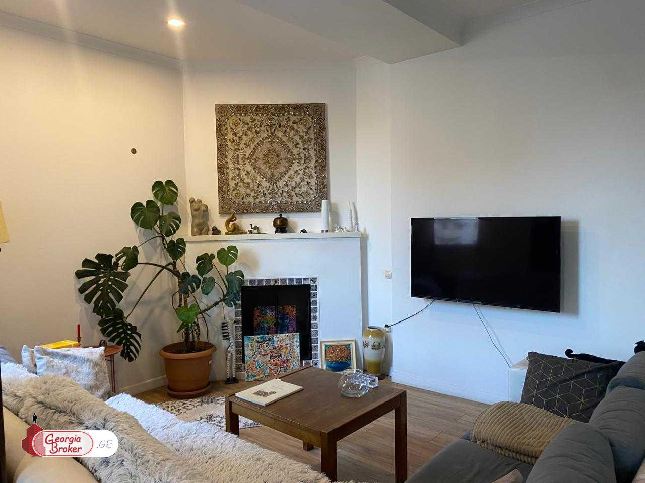 nearly repaired 5-room apartment for sale