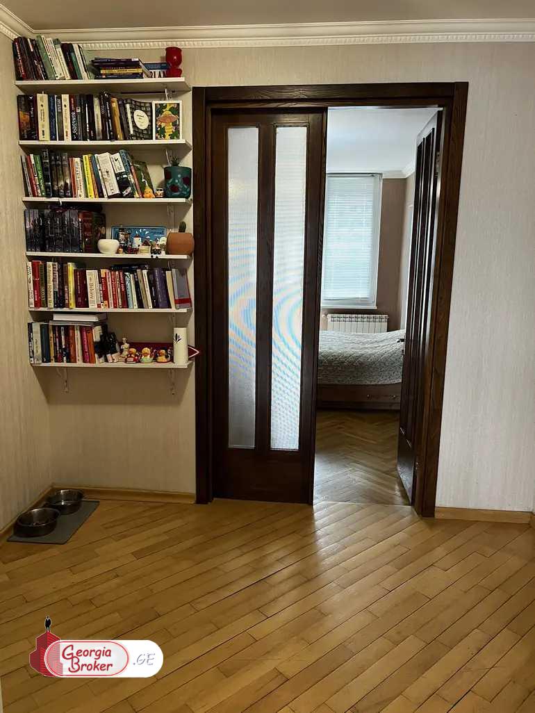 продается квартира с новым ремонтом 4-комнаты