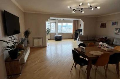 продается квартира с новым ремонтом 4-комнаты