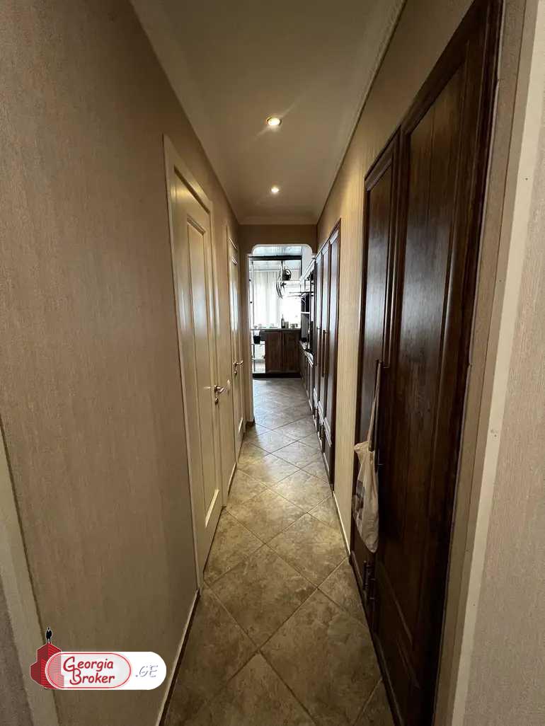 продается квартира с новым ремонтом 4-комнаты