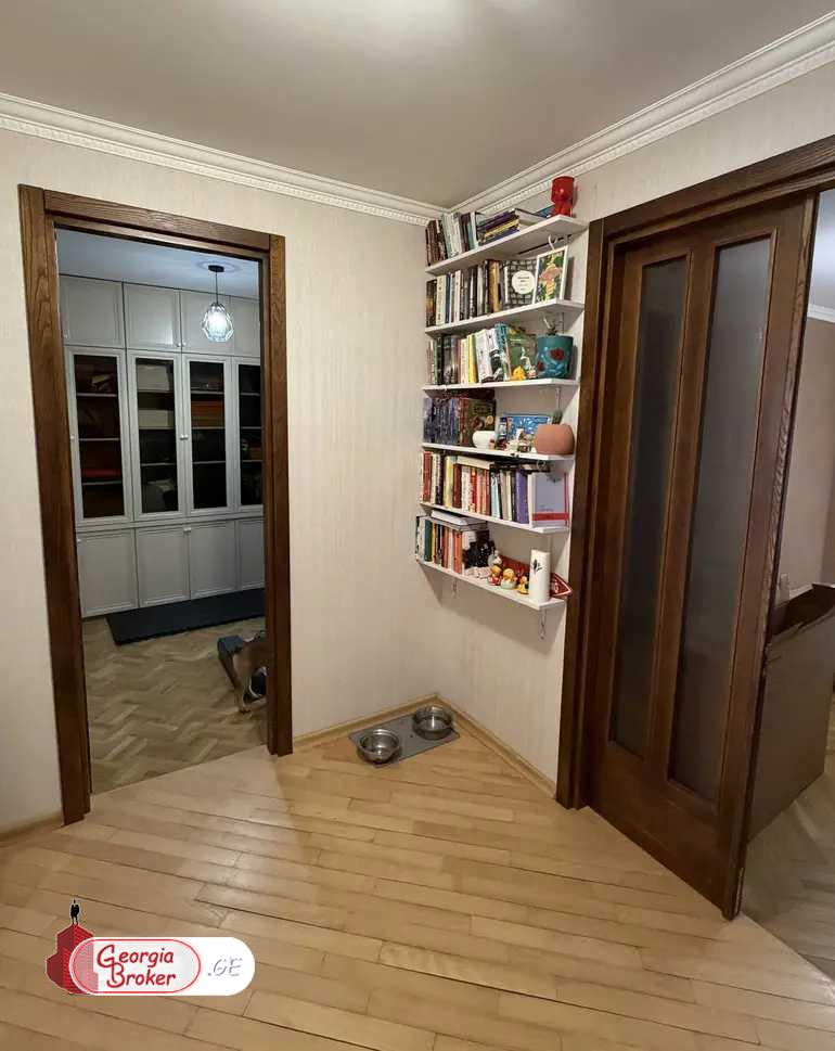 продается квартира с новым ремонтом 4-комнаты