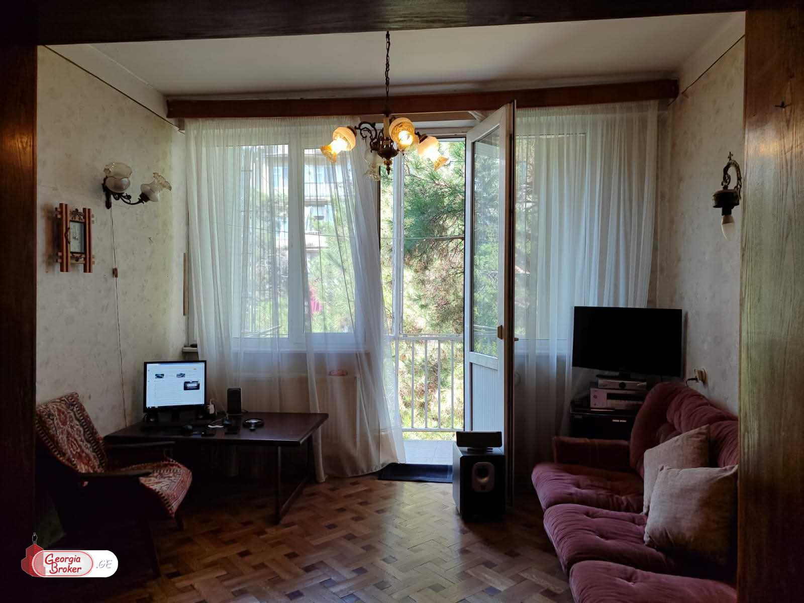 old repaired 4-room apartment for sale