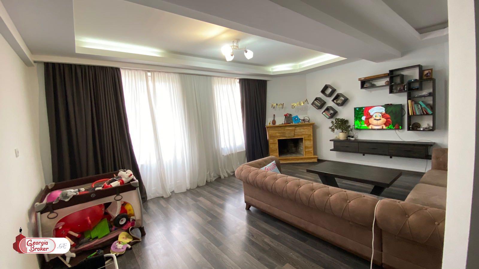 продается квартира с новым ремонтом 4-комнаты