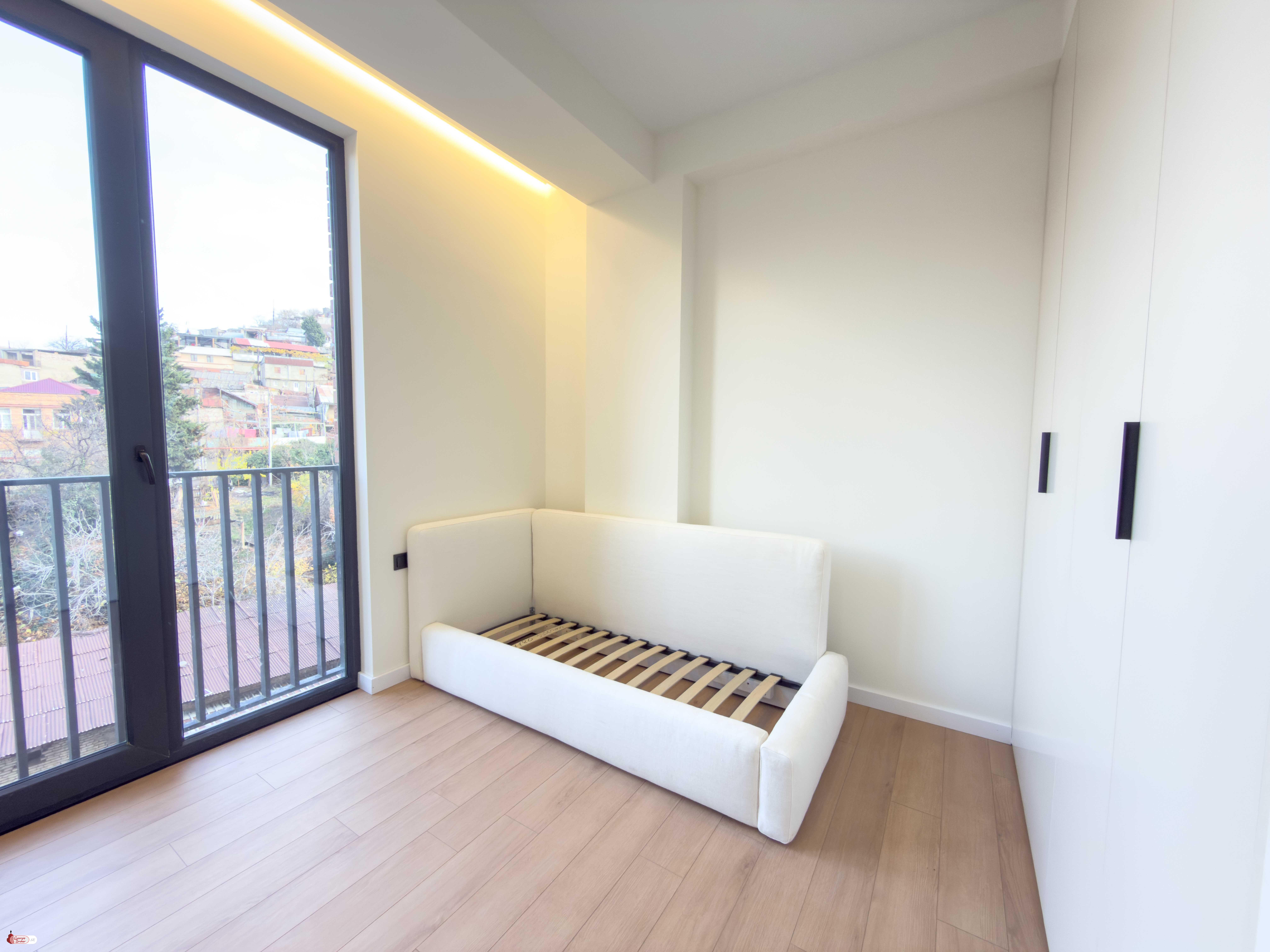 იყიდება ახალი გარემონტებული 4 ოთახიანი ბინა