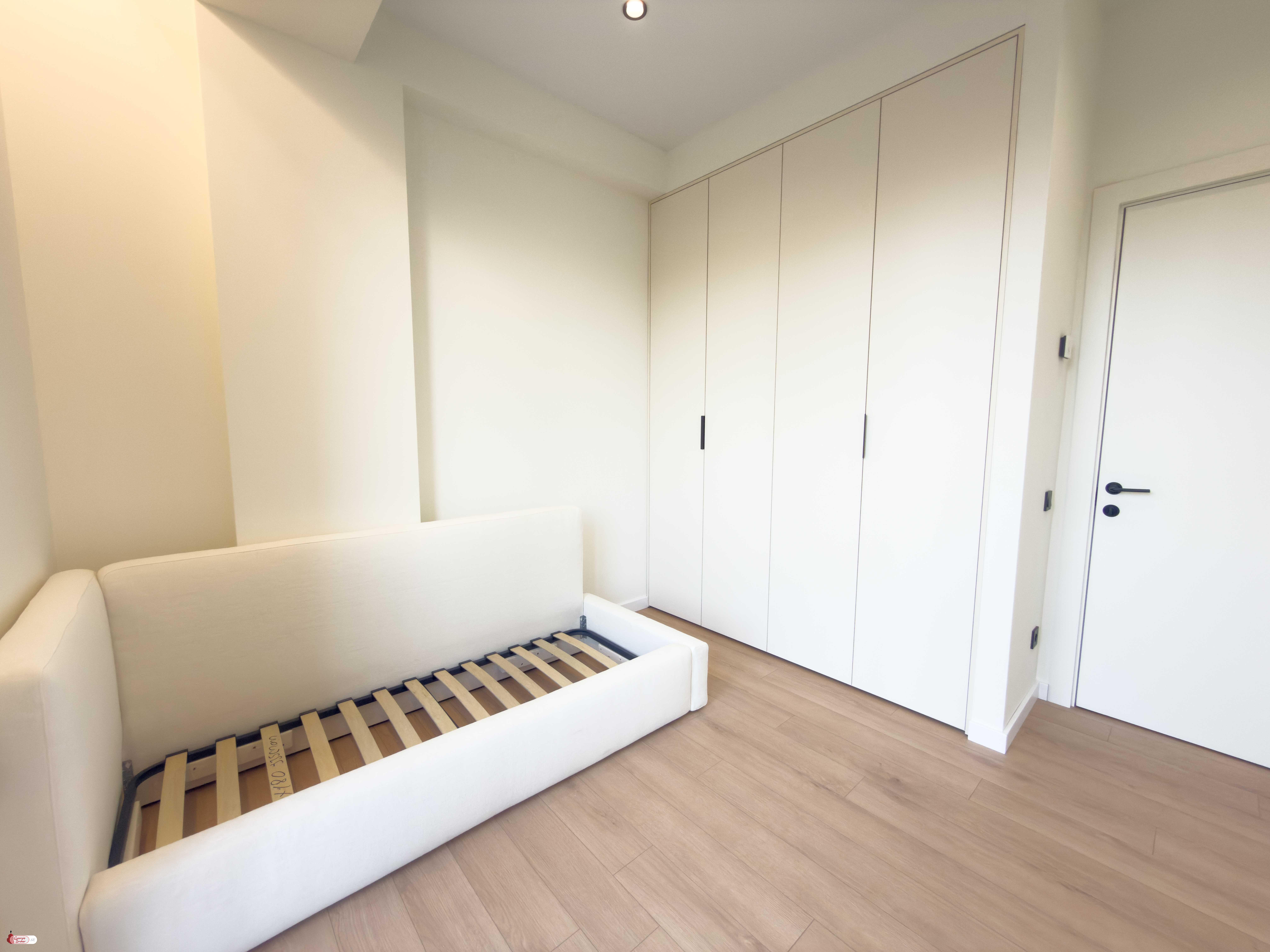 იყიდება ახალი გარემონტებული 4 ოთახიანი ბინა